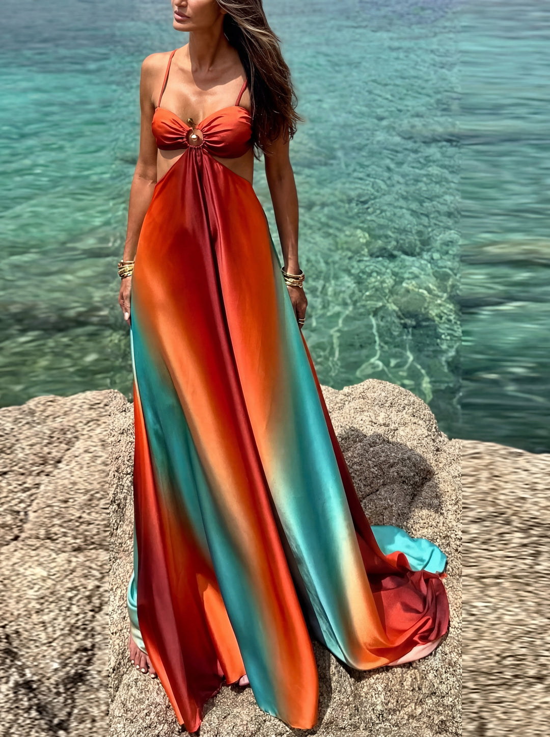 Atardecer | Vestido maxi degradado con detalle de gema